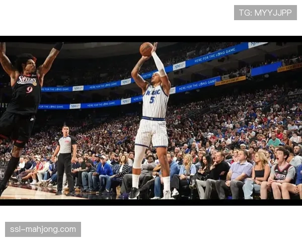 马祖拉怀特霍勒迪外线防守 绿军轮番盯防76人持球点的策略